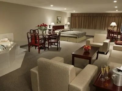 Super 8 By Wyndham Downtown Toronto Hotel 2*,  Canadá