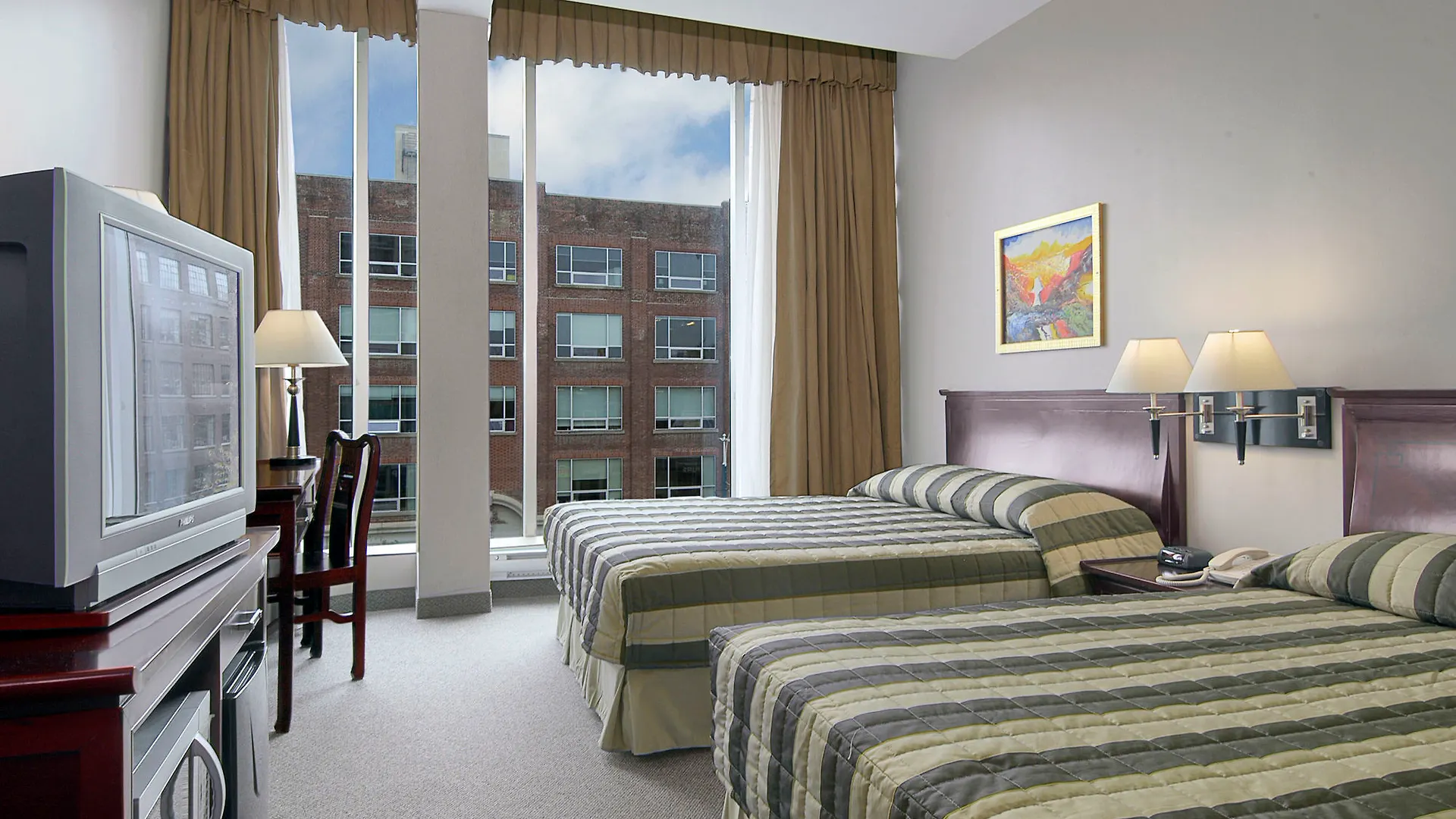 Super 8 By Wyndham Downtown Toronto Hotel