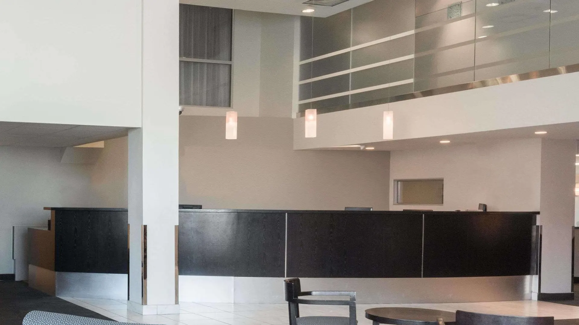 Super 8 By Wyndham Downtown Toronto Hotel 2*,