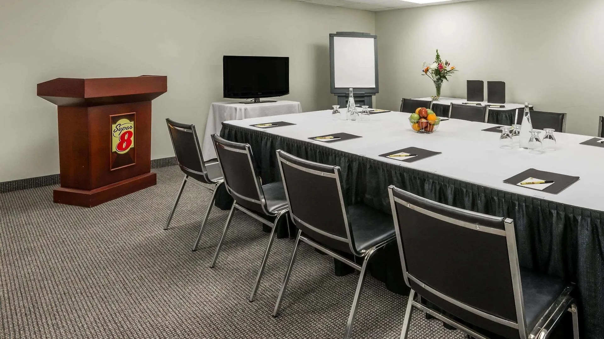 Super 8 By Wyndham Downtown Toronto Hotel Canadá