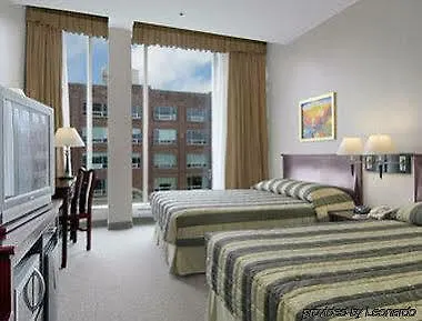 Super 8 By Wyndham Downtown Toronto Hotel